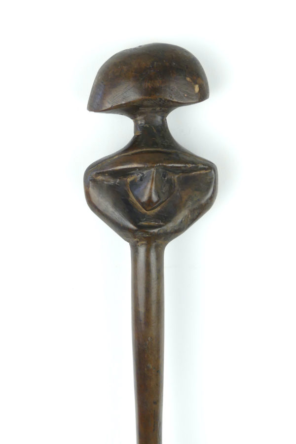 Massue Janus en bois Vanuatu (détail face)