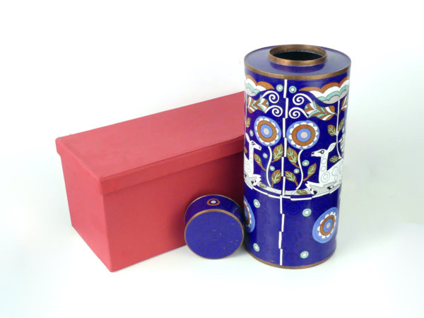 Pot bleu en cloisonné biches décor floral (3/4 ouvert)