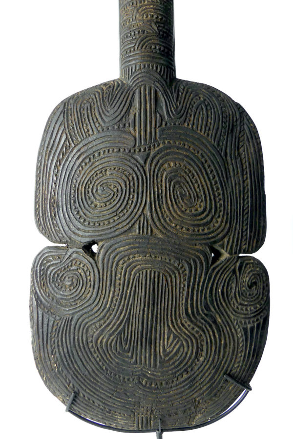 Kotiate rakau massue Maori en bois (détail face)