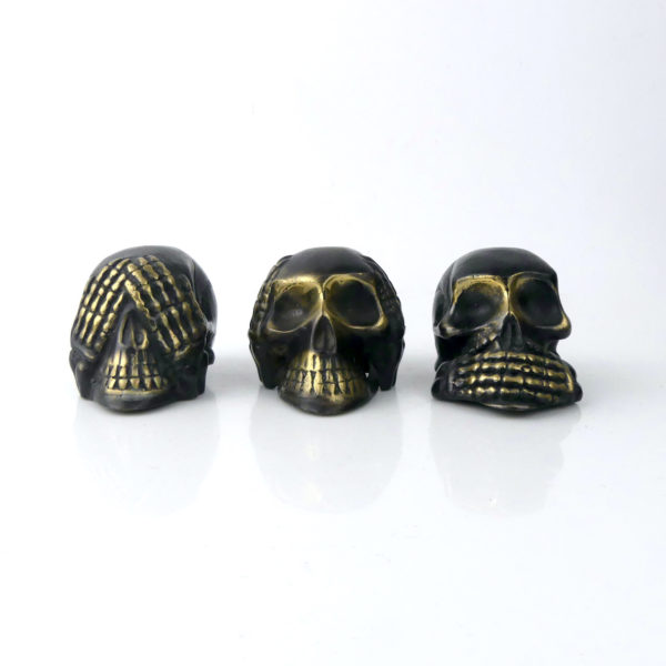 3 petits bronzes têtes de mort (face)
