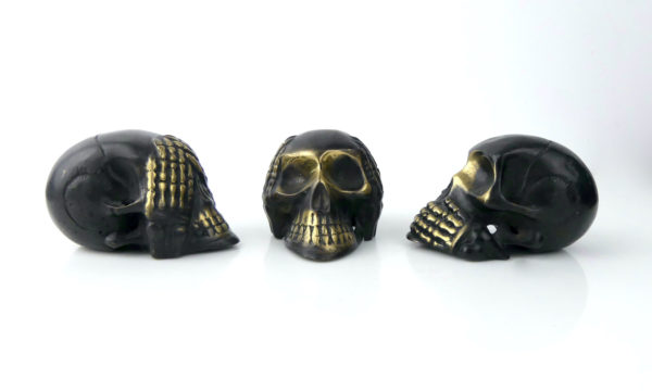 3 petits bronzes têtes de mort (face profils)
