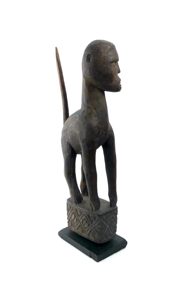 Statue anthropomorphe Timor (3/4 dos)