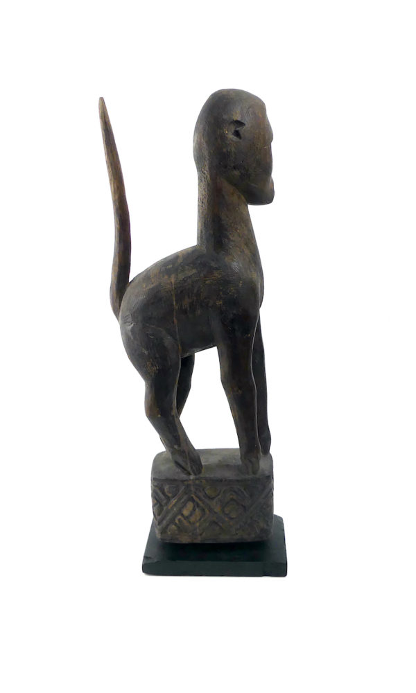 Statue anthropomorphe Timor (profil dos)