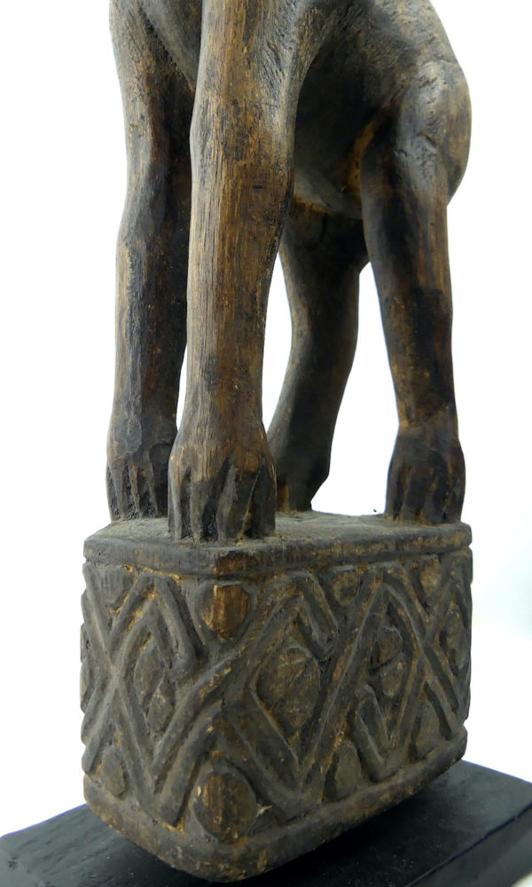 Statue anthropomorphe Timor (base)