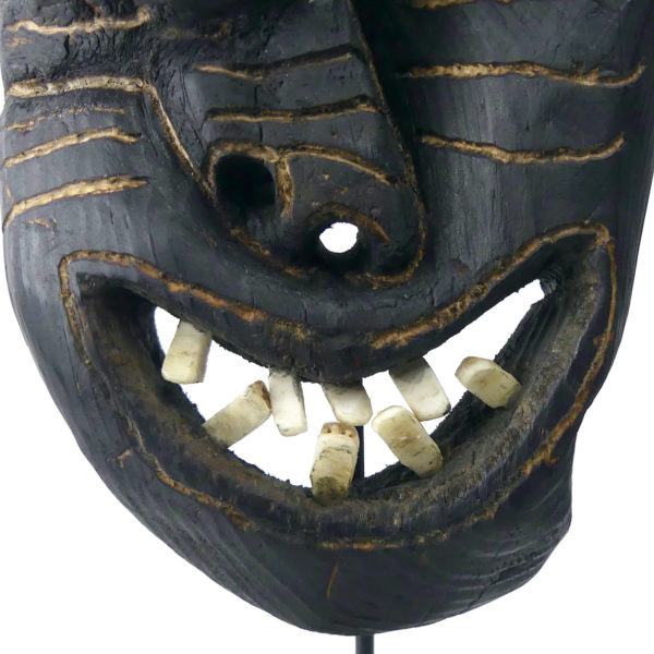 Masque chamanique inuit Groenland (détail bouche)