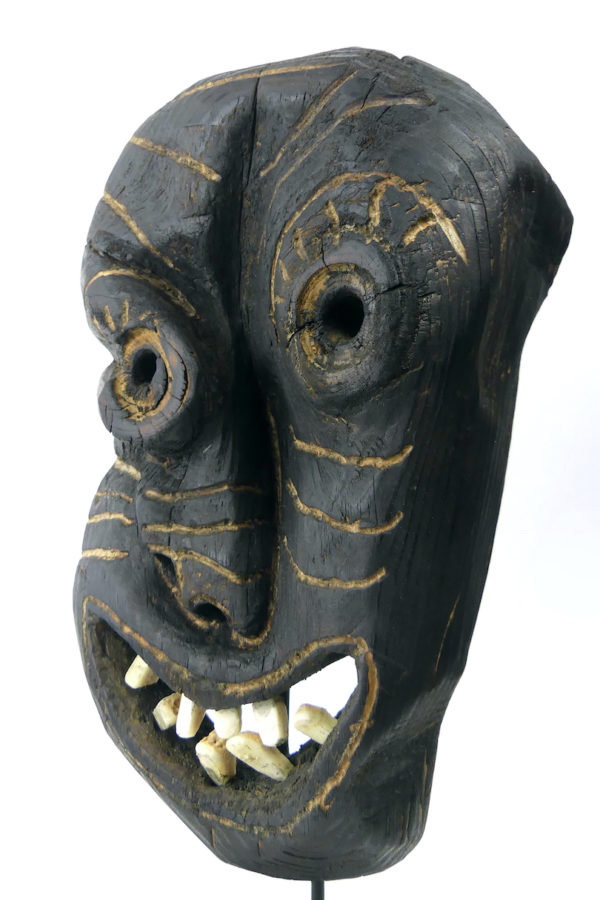 Masque chamanique inuit Groenland (détail 3/4)