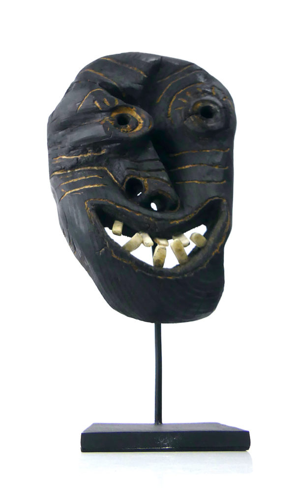 Masque chamanique inuit Groenland (face)