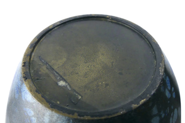 Vase en bronze grues par Takenaka Doki (dessous détail)