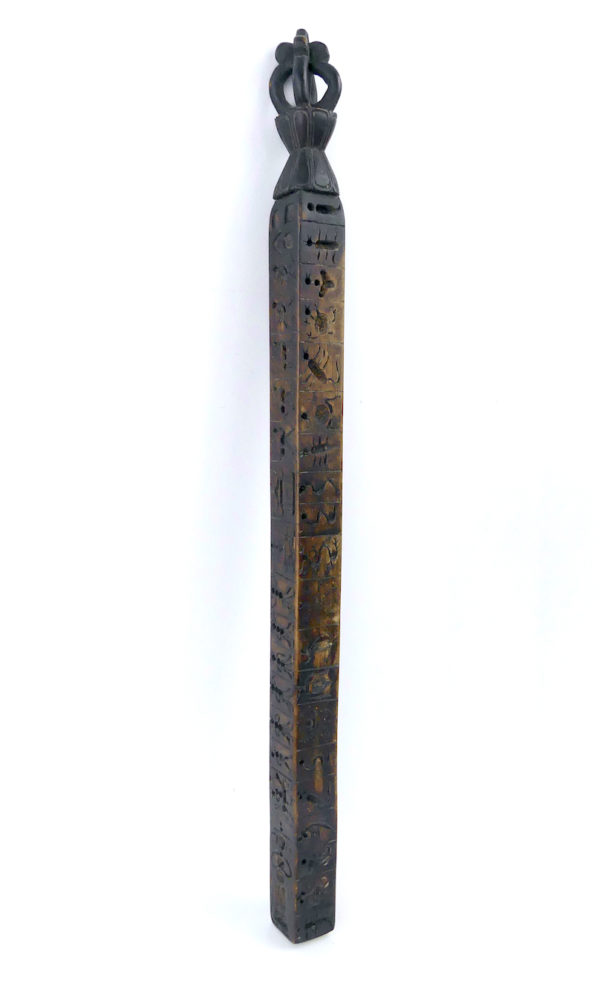 Zanpar tibétain ancien en bois gravé (3/4)