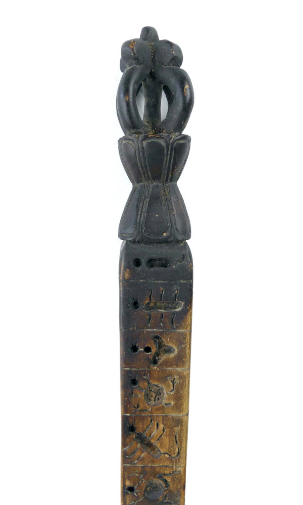 Zanpar tibétain ancien en bois gravé (Dorje)