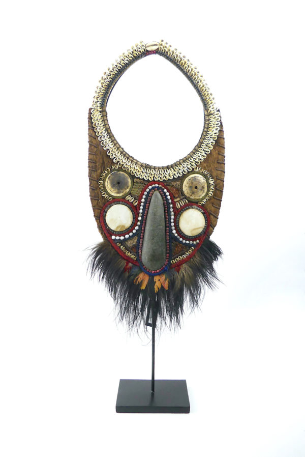 Grand plastron de cérémonie anthropomorphe papou (face)