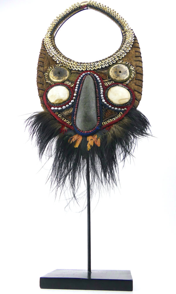 Grand plastron de cérémonie anthropomorphe papou (face)