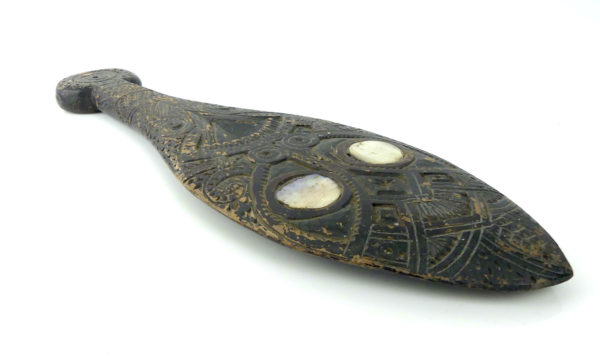 Patu massue courte Māori (dessus 3/4)