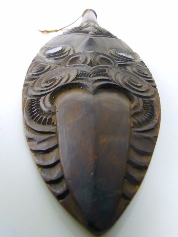 Patu massue Māori (dessous détail)