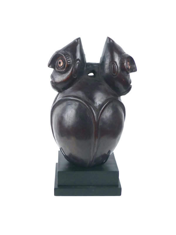 Tahonga Rapa Nui œuf pascuan sur socle (face)