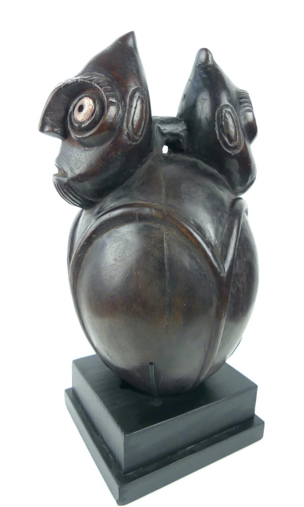 Tahonga Rapa Nui œuf pascuan sur socle (3/4)