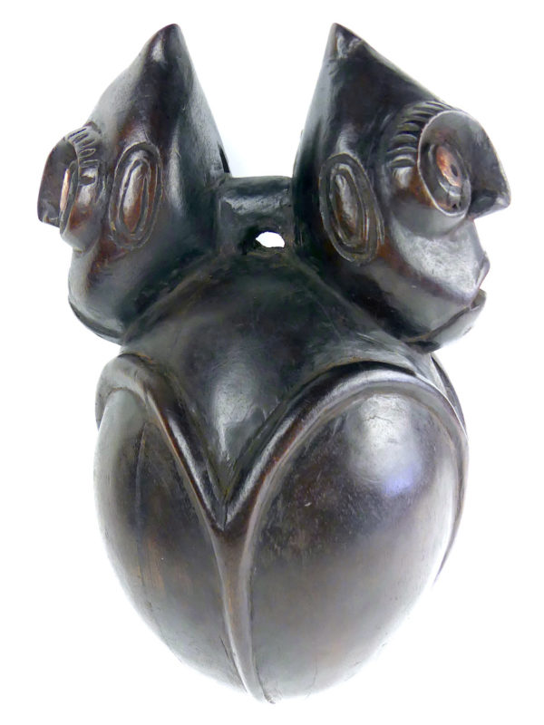 Tahonga Rapa Nui œuf pascuan sur socle (face)