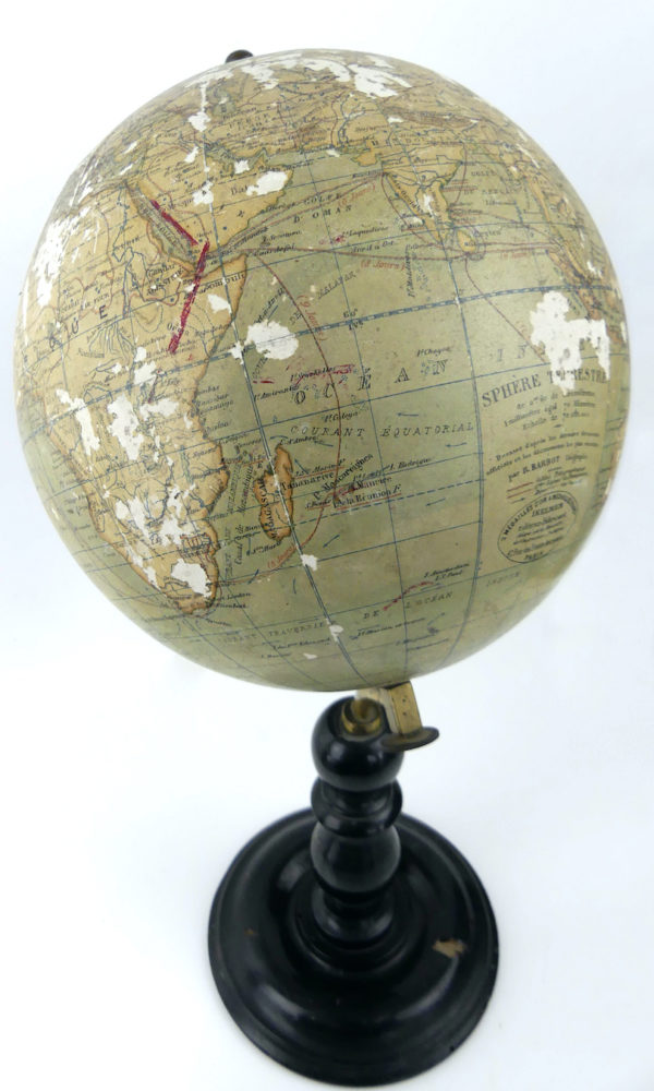 Sphère terrestre de bureau sur pied (dessus)