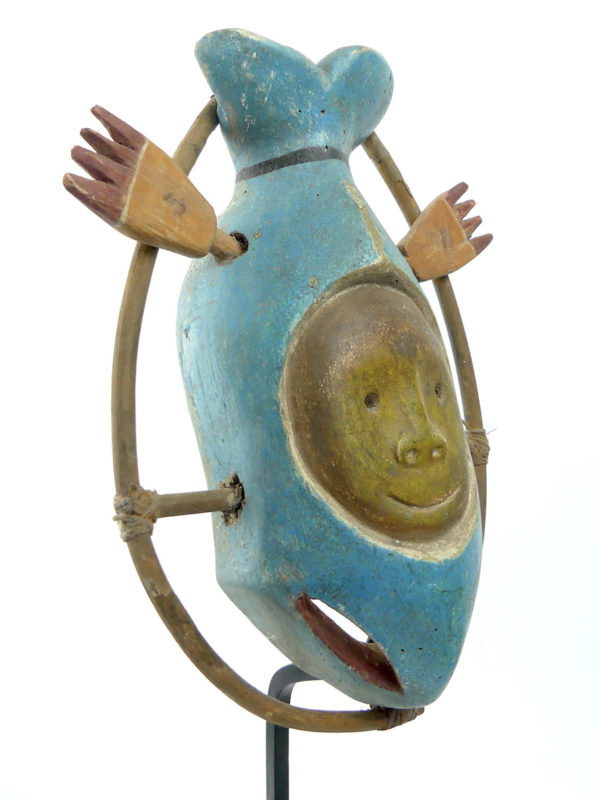 Masque céphalomorphe esprit poisson bleu (détail 3/4)