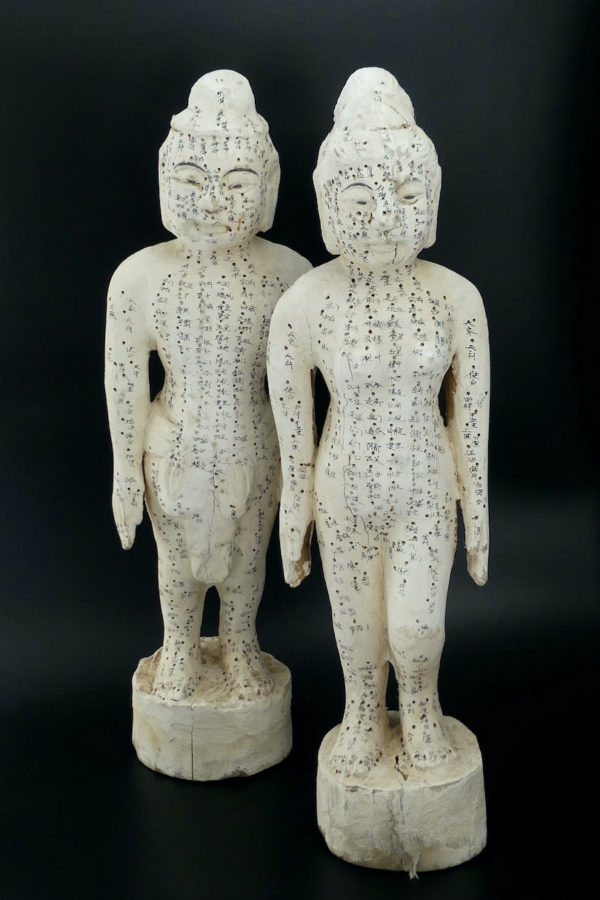 Statues acupuncture anciennes en pin et kaolin