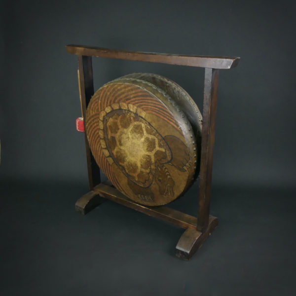 Grand taiko tambour de temple suspendu (3/4)