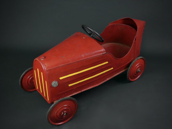 Voiture à pédales Devisix en tôle rouge (3/4)