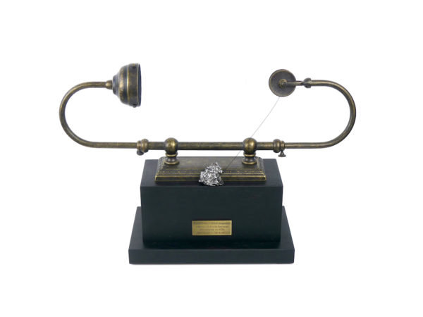 Météorite Sidérite en lévitation Steampunk (face)