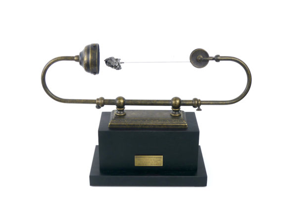 Météorite Sidérite en lévitation Steampunk (face)