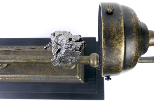 Météorite Sidérite en lévitation Steampunk (détail dessus)