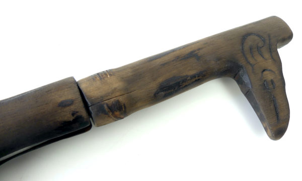 Sabre de guerrier Parang Ilang Mandau Dayak (détail pommeau)