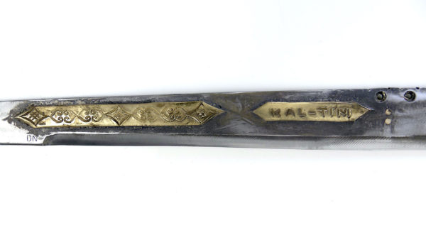 Sabre de guerrier Parang Ilang Mandau Dayak (lame détail)