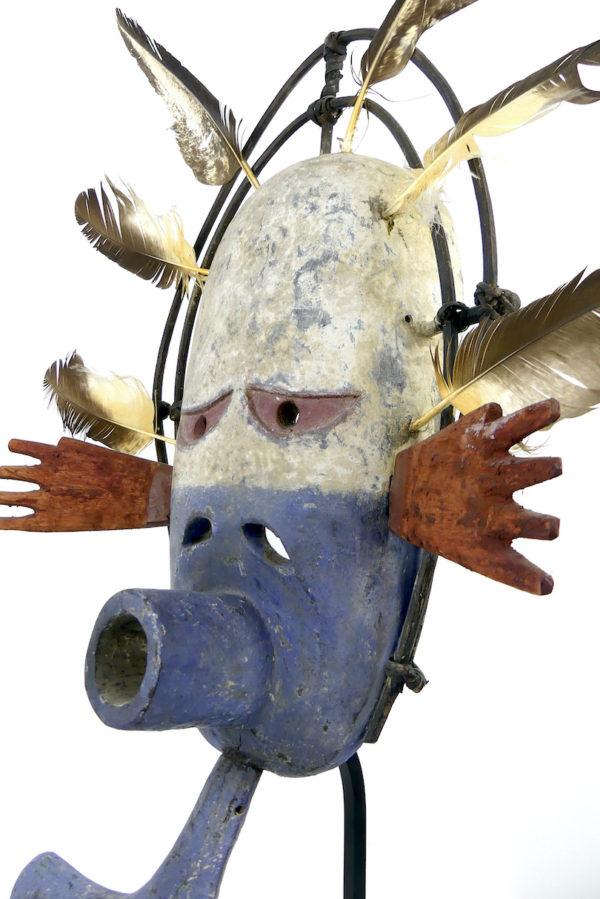 Masque céphalomorphe queue de baleine Yupik (détail 3/4)