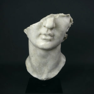 Grand fragment d’Apollon sur pied (face)