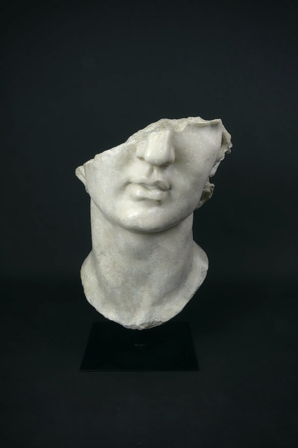 Grand fragment d’Apollon sur pied (face)