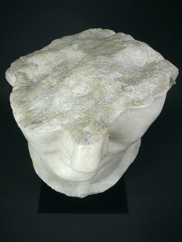 Grand fragment d’Apollon sur pied (dessus)