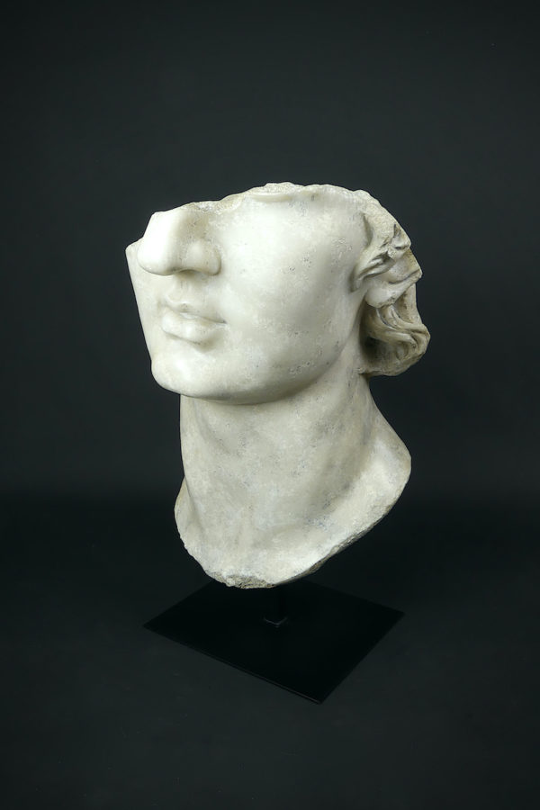 Grand fragment d’Apollon sur pied (3/4)