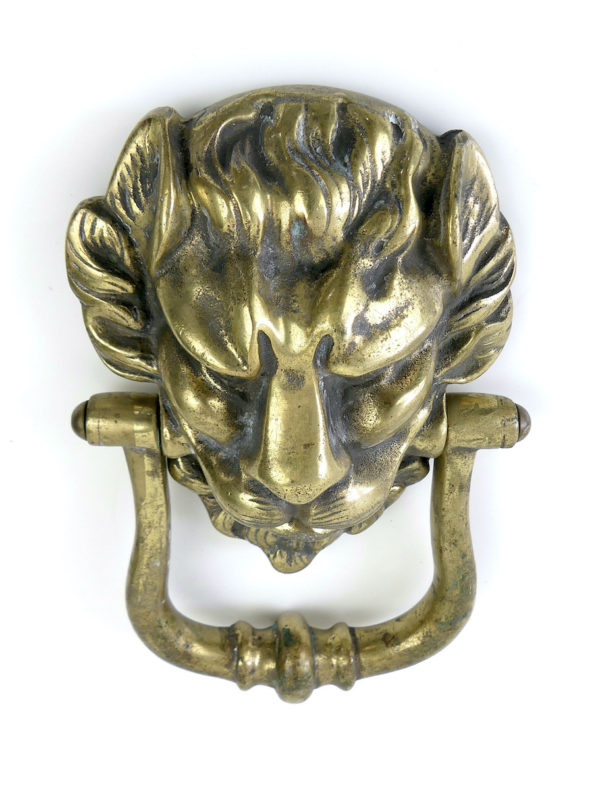 Heurtoir tête de lion en laiton (dessus)