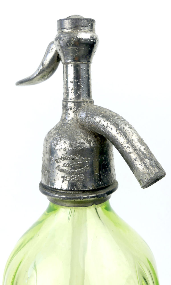 Siphon à eau de Seltz en ouraline (détail 3/4)