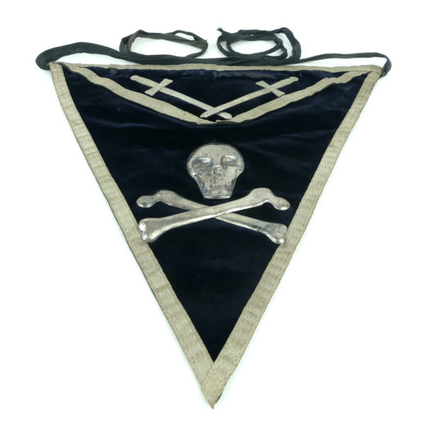Tablier maçonnique ancien en argent sterling et velours (dessus)