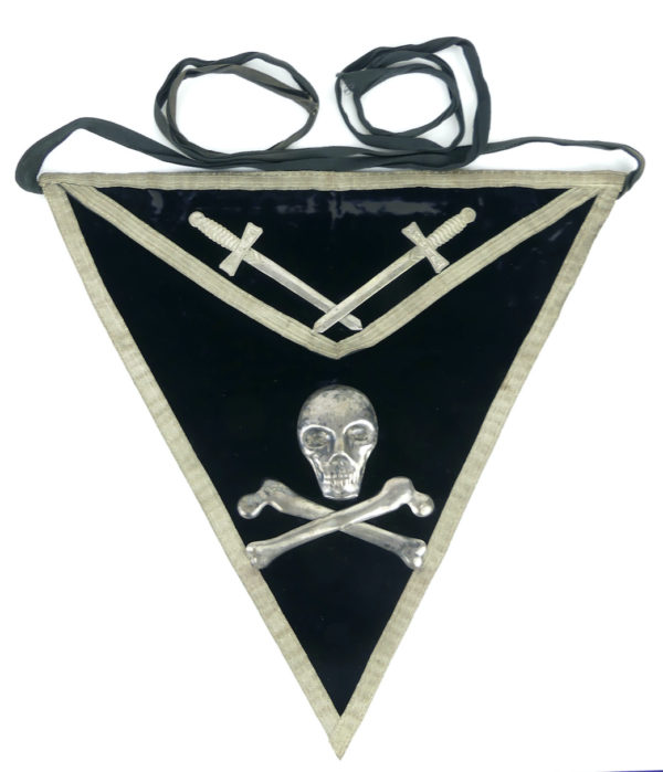 Tablier maçonnique ancien en argent sterling et velours (dessus)