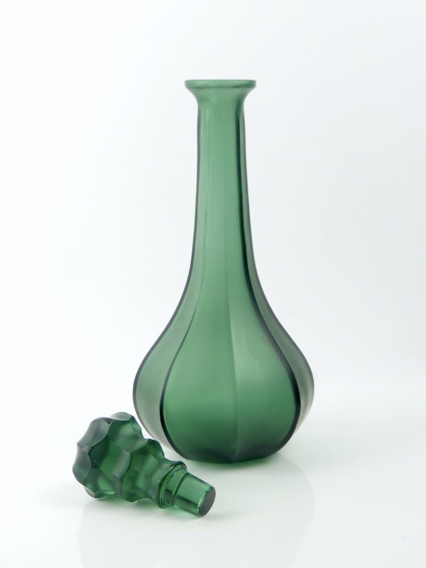 Carafe facettée vert ambré en verre poli satiné (ouverte)