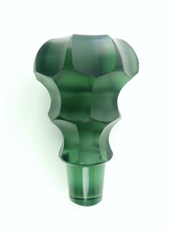 Carafe facettée vert ambré en verre poli satiné (bouchon)