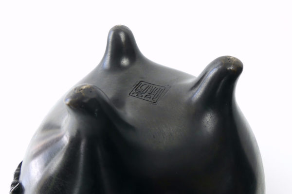 Encensoir dragon en bronze Meiji (dessous)