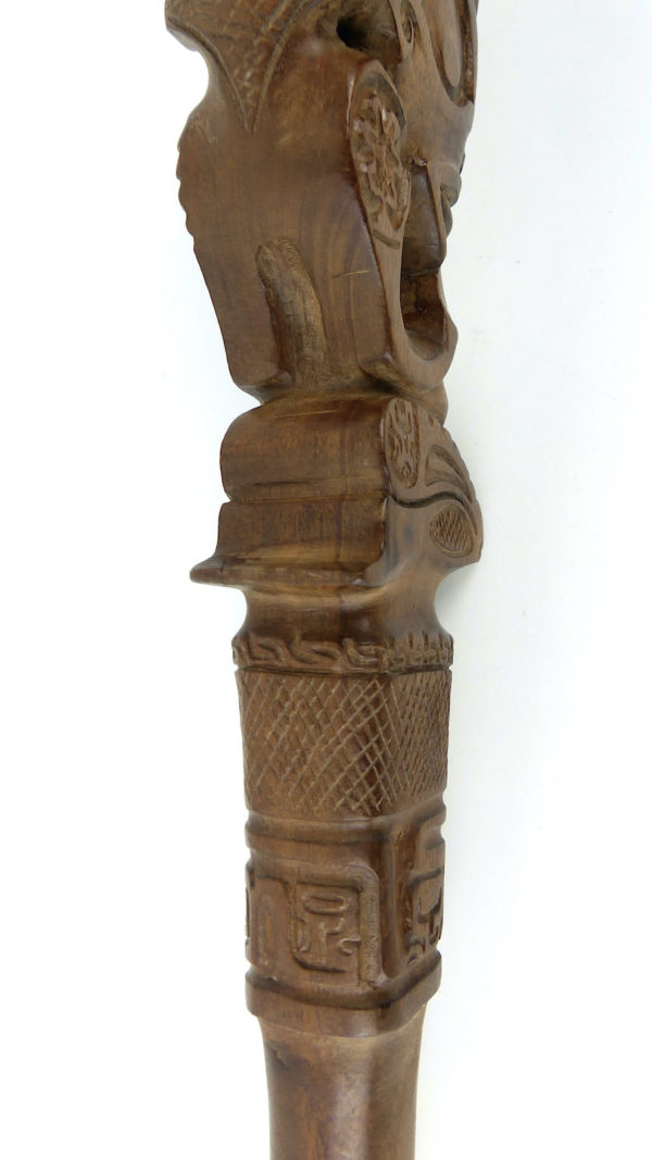 Bâton canne Tiki (détail 3/4)