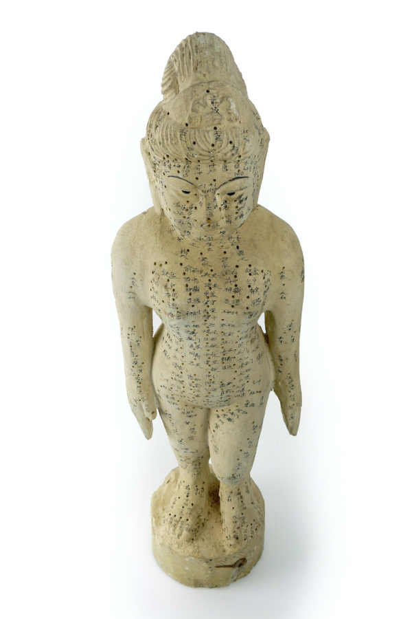 Mannequin acupuncture femme sculptée en bois léger (dessus)