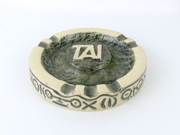 Grand cendrier rond TAI en céramique (dessus 3/4)