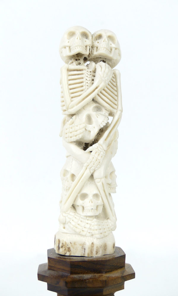 Petits squelettes enlacés Memento Mori (face)