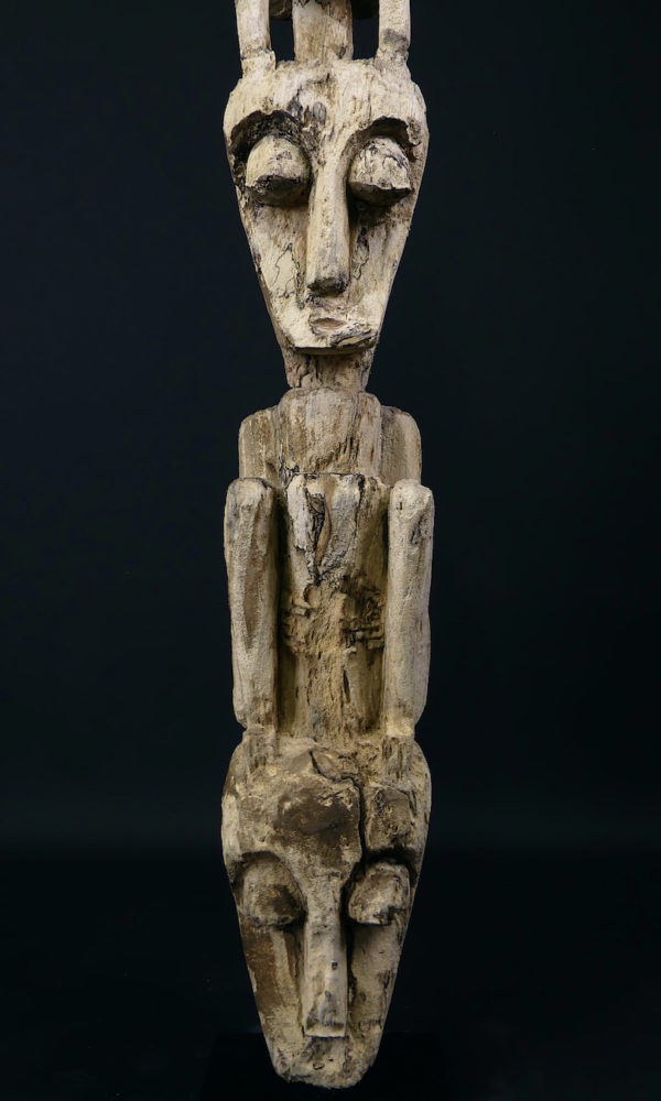 Grand totem du Timor aux 3 ancêtres (détail face)