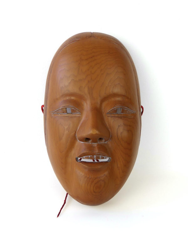 Masque zō-onna en bois de cyprès japonais dans son Menbako (face)