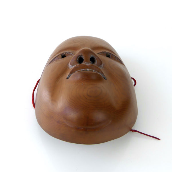 Masque zō-onna en bois de cyprès japonais dans son Menbako (dessous)
